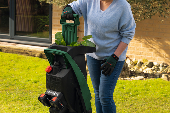 Bosch UniversalShredder 2x18V-25 kompostkvern 4,0 Ah